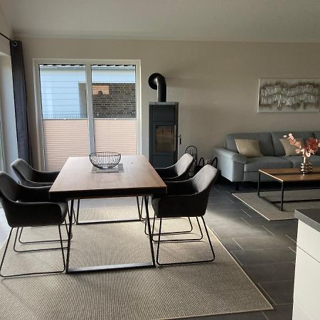 Watt'N Blick - Hundefreundliches Ferienhaus Mit Ausblick Ueber Die Wiesen Bis Zum Deich Schweiburg Exterior foto
