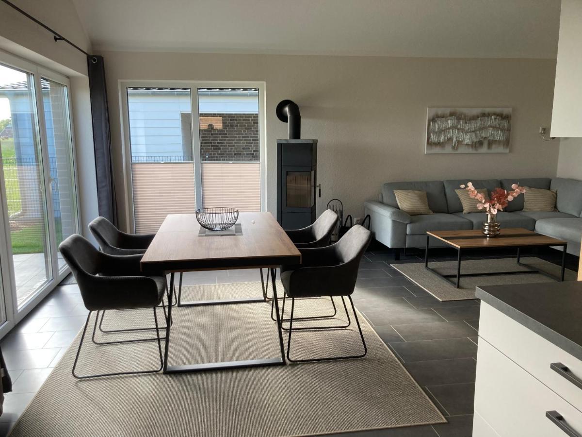 Watt'N Blick - Hundefreundliches Ferienhaus Mit Ausblick Ueber Die Wiesen Bis Zum Deich Schweiburg Exterior foto
