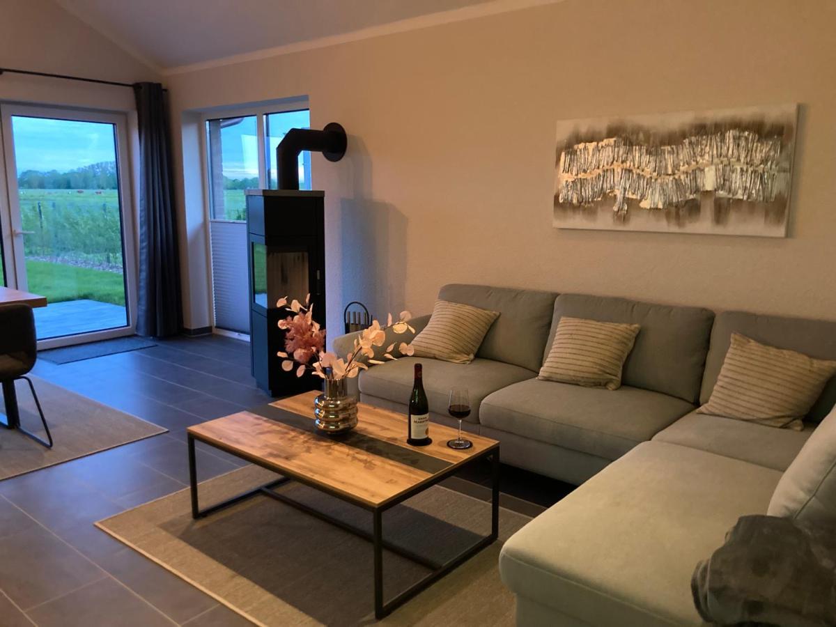 Watt'N Blick - Hundefreundliches Ferienhaus Mit Ausblick Ueber Die Wiesen Bis Zum Deich Schweiburg Exterior foto